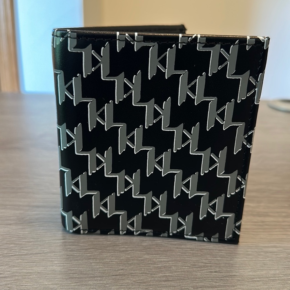 Karl Lagerfeld men's wallet. Brand new without tags, or box.